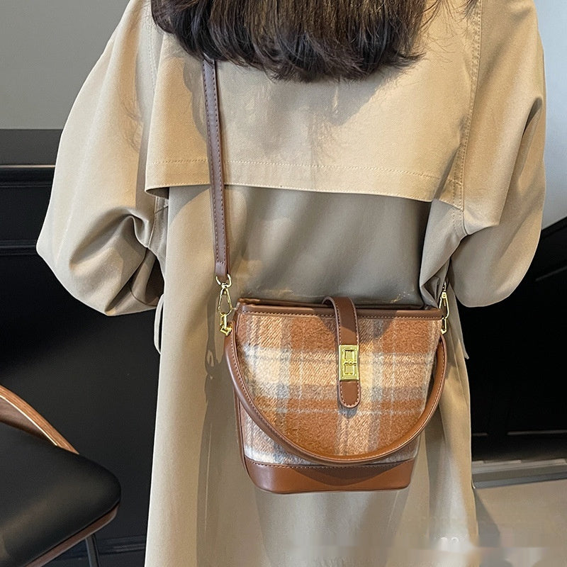 Evelyne Bucket Bag – Minimal, Stylish, Effortless