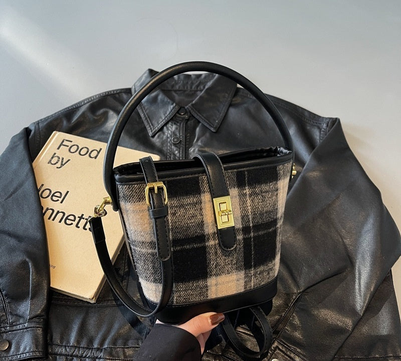 Evelyne Bucket Bag – Minimal, Stylish, Effortless